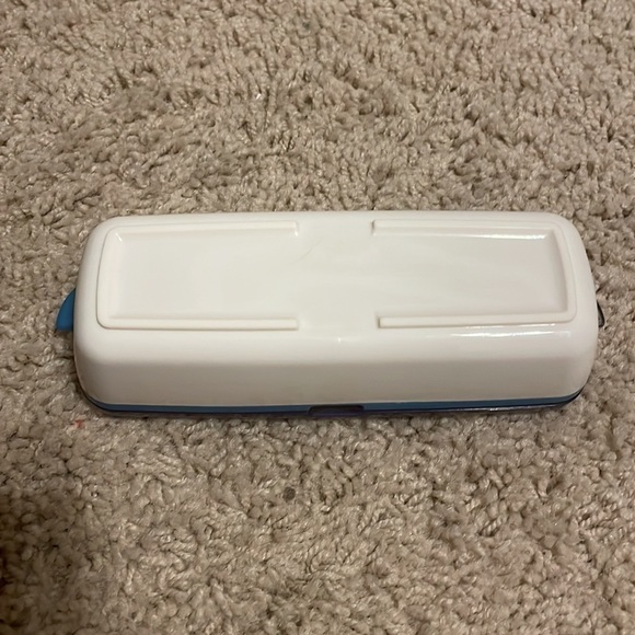 Joie blue and white divided snack container - Picture 4 of 6